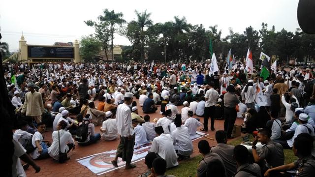 Atas Nama Rafdinal SSos MAP, Ribuan Massa 212 Jilid II Laporkan Sukmawati ke Mapoldasu