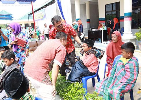 Bupati Labusel Buka Kegiatan Baksos Khitanan Massal dan Operasi Katarak Gratis 