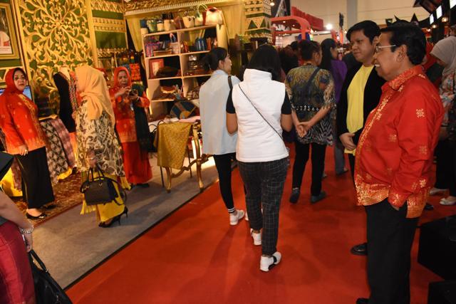 Stand Deli Serdang di Inacraft JCC Jakarta Dipadati Pengunjung