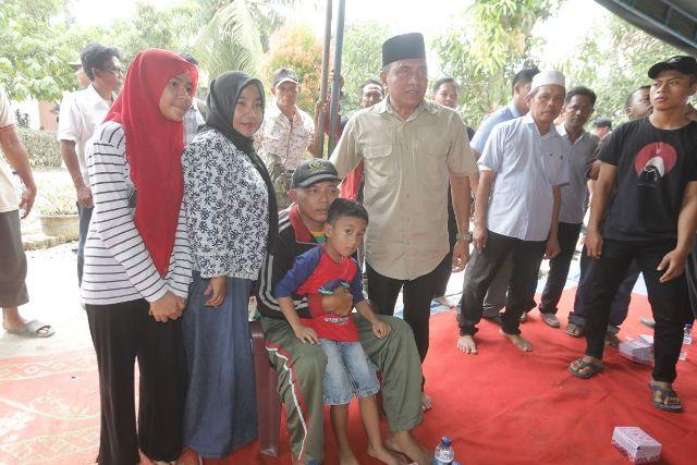 Temui Pengrajin Batu Bata di Asahan, Edy Didatangi Pengagum