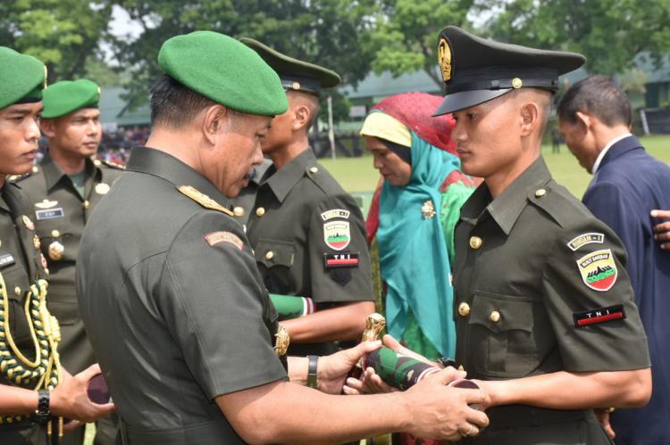 Ini Dia Lulusan Terbaik Sekolah Calon Tamtama, Dua Diantaranya Anak Petani 