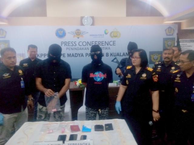 Sembunyikan 91 Gram Kapsul Sabu Dalam Anus, Dua WNA Malaysia Ditangkap di Bandara Kualanamu