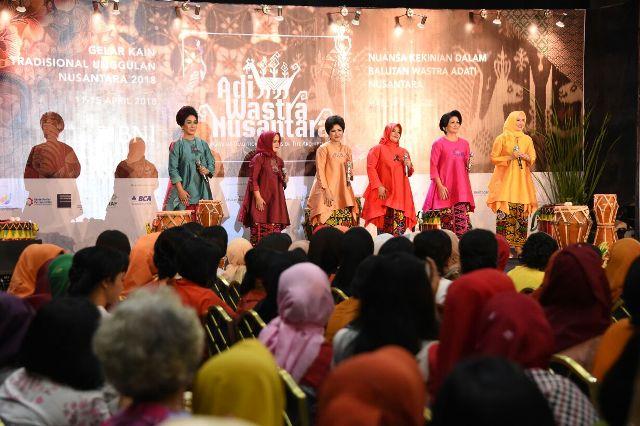 Pameran Adiwastra Nusantara Pertahankan Mutu Wastra Adati Tradisional