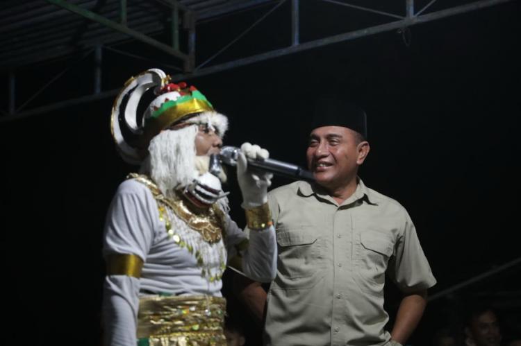 Gareng, Hanoman dan Kuda Kepang Sambut Kedatangan Edy Rahmayadi di Aek Bange