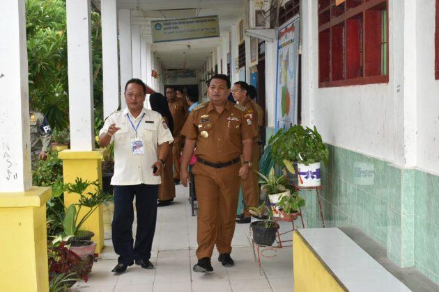 Tinjau UNBK Tingkat SMP, Walikota Tanjungbalai: Kerjakan dengan Cermat, Teliti Jangan Terburu-buru