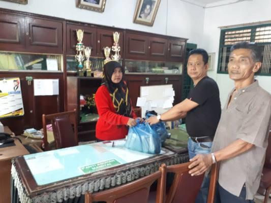 Jumat Barokah, Pewarta Polrestabes Medan Bagi Nasi Bungkus dan Bingkisan untuk Panti Asuhan