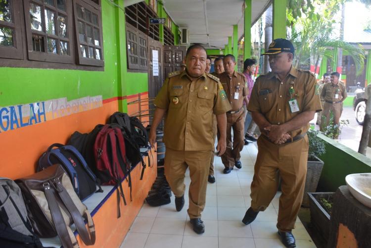 Bupati Langkat Tinjau USBN Tingkat SMP