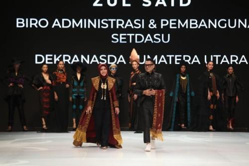 Busana Batik Medan Ikut Ambil Bagian di Ajang Indonesia Fashion Week 2019
