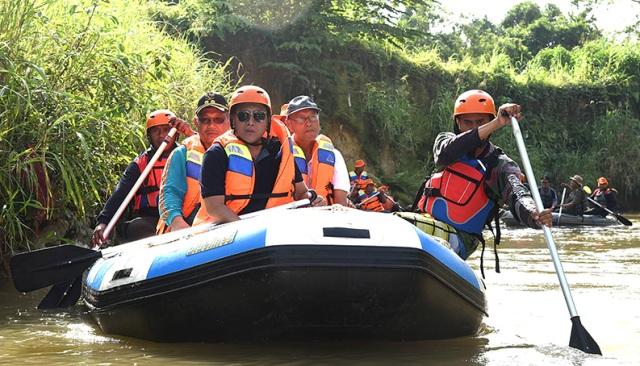 Peringati Hari Kesiapsiagaan Bencana, Gubsu dan Wakil Wali Kota Medan Susuri Sungai Babura