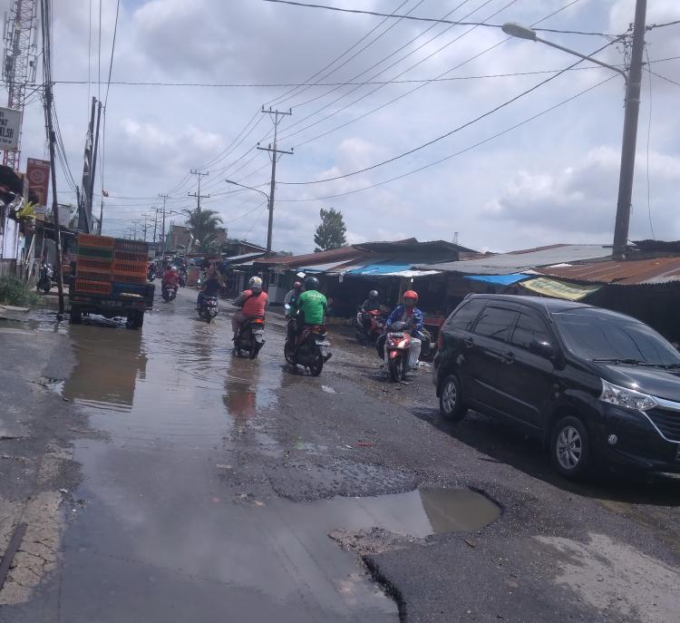 Jalan Kebun Kopi Marindal Kembali Rusak dan Berlobang