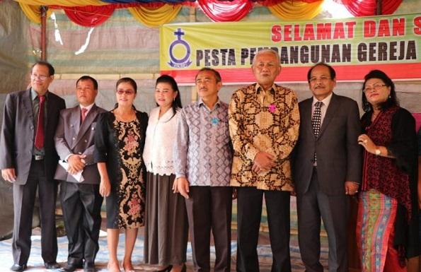 Bupati Tobasa Imbau Jemaat Gereja HKBP Sitorang Sukseskan Pemilu