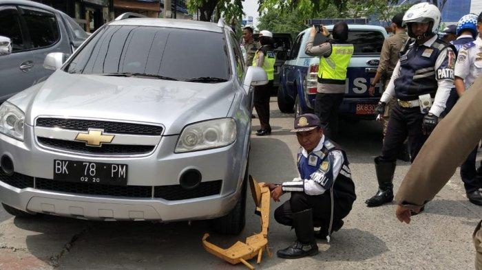 Sweeping Bersih Jalan SM Raja, Tim Gabungan Tertibkan Mobil Penjual Paket Data dan Loket Bus
