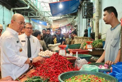 Jelang Puasa, Wali Kota Medan Tinjau Harga Kebutuhan Pokok di Pasar Sikambing dan Supermarket Berastagi