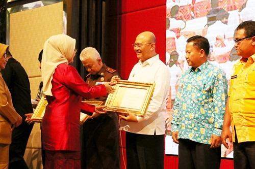 Wali Kota Medan Terima Penghargaan dari Badan POM RI