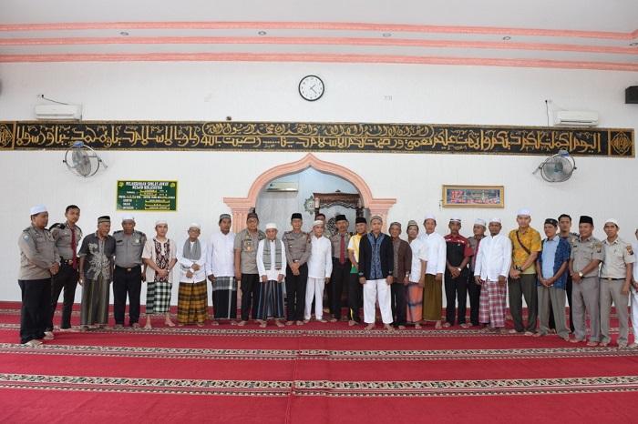 Polres Labuhanbatu Gelar Jumat Berkah di Masjid Ikhlasiyah Sirandorung