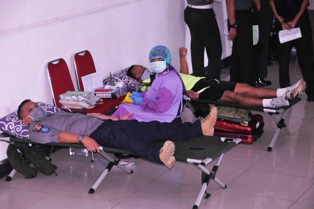 Korem 083/Baladhika Jaya Donorkan Darah, Bantu PMI Kekurangan Stok Darah di Bumi Arema