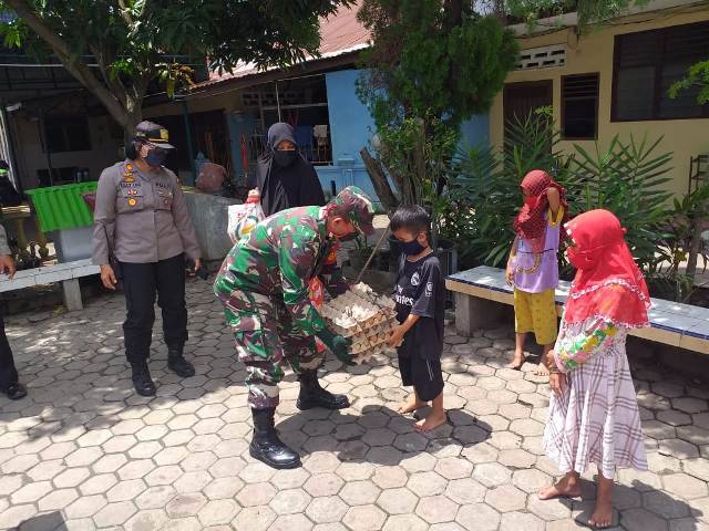 Polsek Medan Baru Berbagi Sembako untuk Ikatan Mahasiswa Papua dan Panti Asuhan