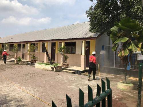 PMI Lakukan Penyemprotan Disinfektan di Medan Denai 