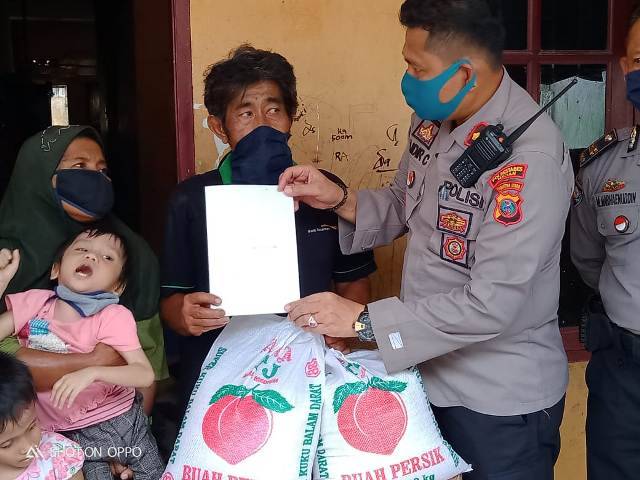 Kapolrestabes Medan Berikan Tali Asih dan Sembako untuk Balita Penderita Gizi Buruk di Jalan Bromo