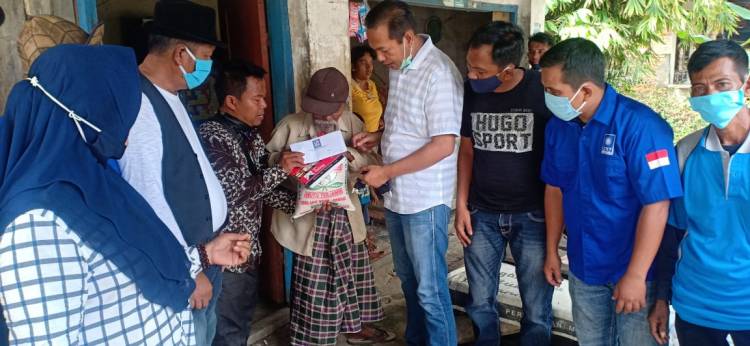 PAN Deli Serdang Semprotkan Disenfektan dan Bagi Sembako