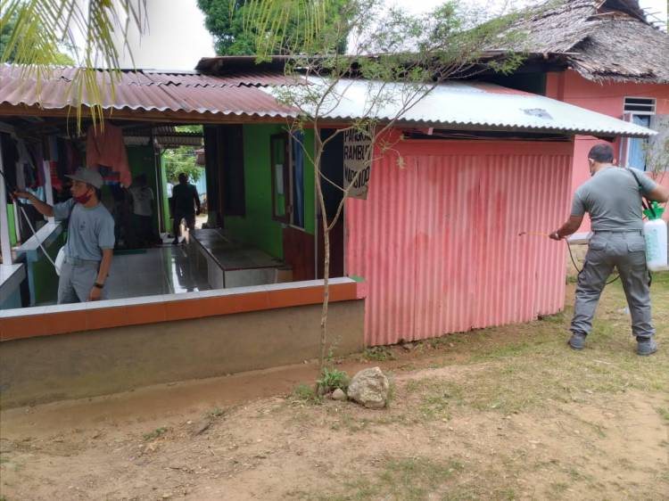 Bersama Perangi Pandemi COVID 19, Kamla Zona Maritim Timur Semprot Disinfektan di Rumah Nelayan 