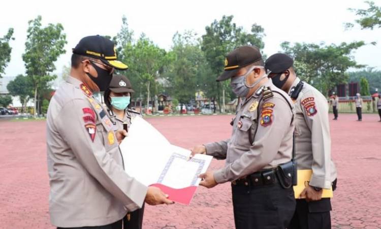 Kapolda Sumut Pimpin Upacara Penyerahan Piagam Penghargaan untuk Personil TNI-POLRI Berprestasi
