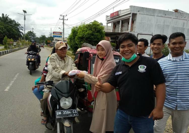 Pemuda Perantauan Padang Lawas Bagikan 500 Kg Beras 
