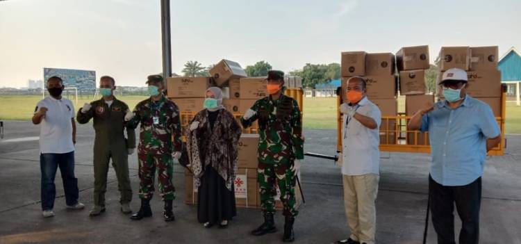 Dukung Penanggulangan Penyebaran Covid 19, Lanud Soewondo Turut Distribusikan APD dan Masker 