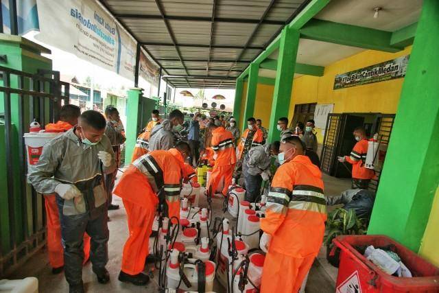 Pemko Medan Semprot Disinfektan di Areal Permukiman Warga