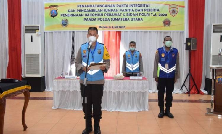 Wakapolda Sumut Pimpin Seremoni Penandatanganan Pakta Integritas dan Pengambilan Sumpah Bintara Polri Kompetensi Khusus Perawat dan Bidan TA 2020