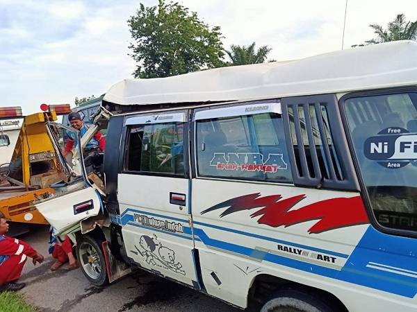 Kecelakaan di Tol Belmera, Minibus L300 dari Sibolga Tabrak Dump Truk, Dua Tewas