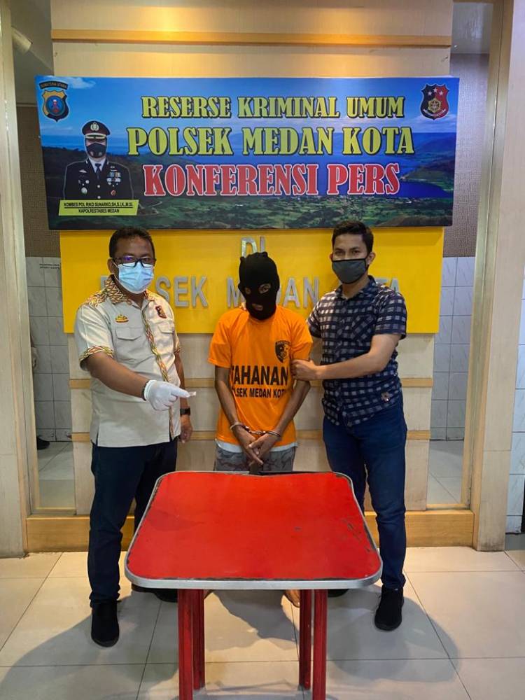 Kelabui Polisi, Pria Ini Telan Sabu
