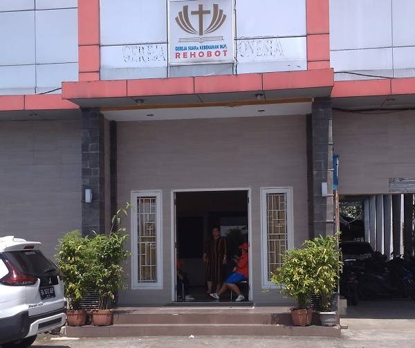 Terapkan Prokes dan Dijaga Polisi, Pelaksanaan Ibadah Paskah di Sejumlah Gereja di Kota Medan Berlansung Aman dan Lancar