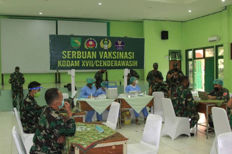 Serbuan Vaksinasi Covid-19 Oleh Satuan TNI di Tanah Papua
