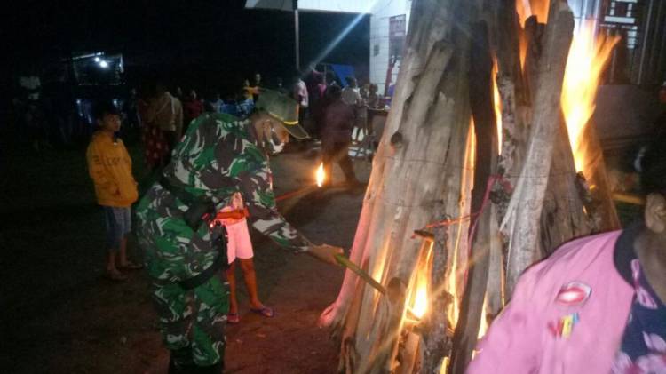 Prajurit TNI Rayakan Paskah di Perbatasan RI-PNG Bersama Masyarakat Papua