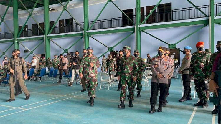 Panglima TNI Tinjau Serbuan Vaksin Covid-19 di Natuna