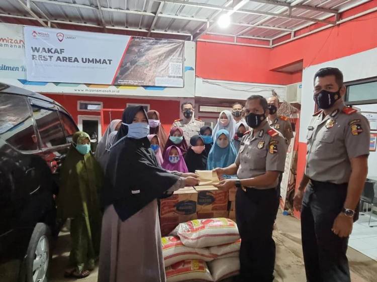 Wujud Kepedulian, 10 Serdik Sespimmen Polri ke -61 Berikan Santunan di Yayasan Mizan Amanah