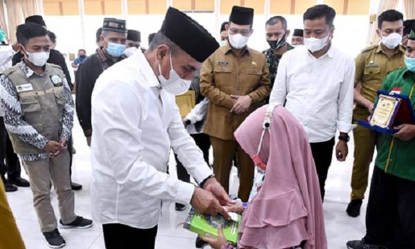 Gubernur Apresiasi Wakaf 20 Ribu Al Quran untuk Sumut dari Yayasan Amirul Ummah 