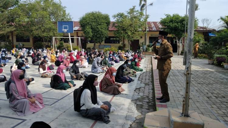 Kepala MTs Negeri 2 Deli Serdang Tutup Pelaksanaan Ujian Madrasah TP 2020/2021