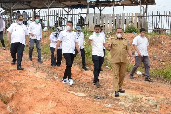 Tinjau Lokasi Usulan Pembangunan TA 2022, Wali Kota Sibolga Minta Kadis PUPR dan Parpora Buat Rancangan yang Matang