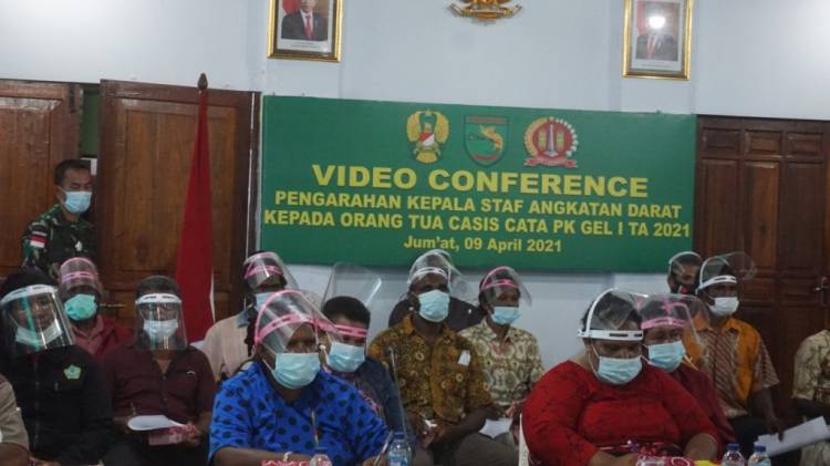 Danrem Merauke Bersama Orang Tua/Wali Casis Tamtama TNI AD Ikuti Pengarahan Kasad Secara Virtual