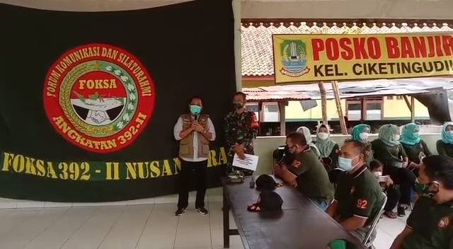Foksa Peduli Bagikan Takjil dan Nasi Box kepada Pemulung di TPA Bantar Gabang