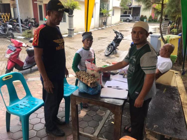 Sambut Ramadhan Masjid Al Akbar Grand Monaco Bagikan Paket Sembako