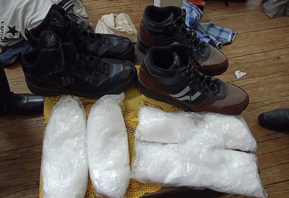 Dalam Sepatu Ada Benda Ini, Dua Warga Palembang Diamankan di Bandara Kualanamu