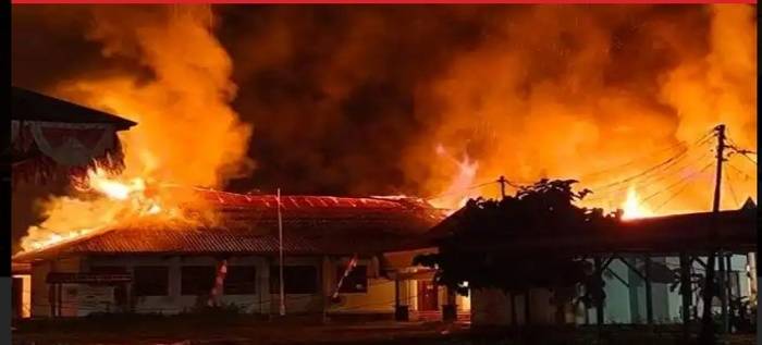 Beringas, Usai Bunuh Seorang Guru, KKB Bakar Gedung Sekolah SD, SMP dan SMA