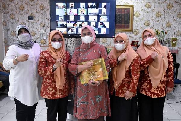 Workshop Virtual Hari Kartini, Nawal Lubis Sampaikan Tentang Tanggung Jawab Istri Dampingi Suami
