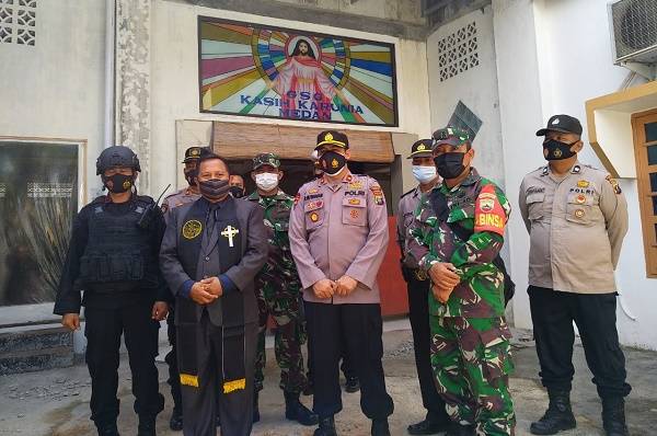 Berikan Rasa Nyaman Ibadah Paskah, Kapolsek Medan Helvetia Patroli ke Gereja