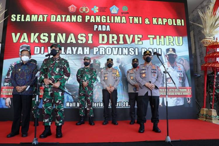 Panglima TNI Bersama Kapolri Tinjau Gelaran Vaksinasi Covid-19 di Bali