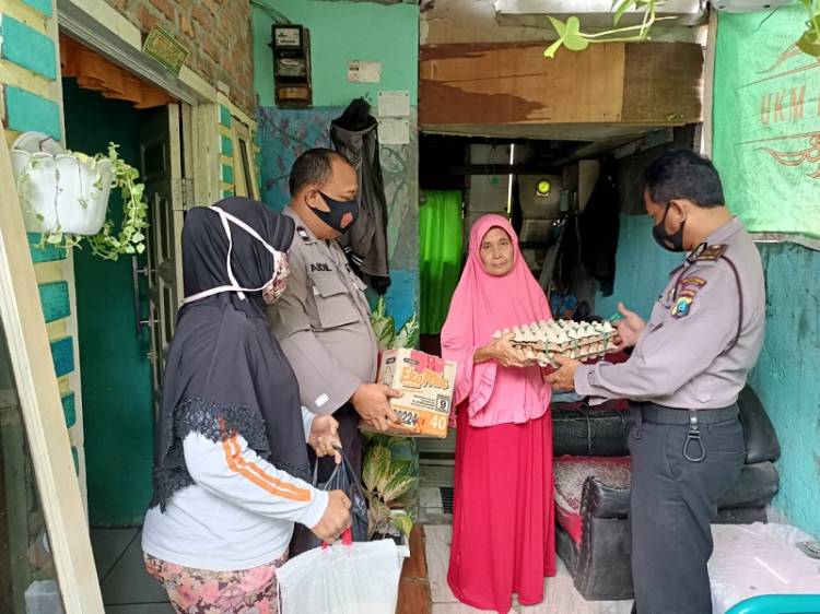 Polsek Medan Timur Gulirkan Sembako kepada Warga Kurang Mampu Terdampak Covid-19 di Sidodame