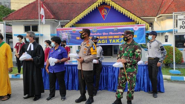 Sinergitas TNI-Polri, Danlanal TBA Berbagi Takjil di Kota Tanjung Balai